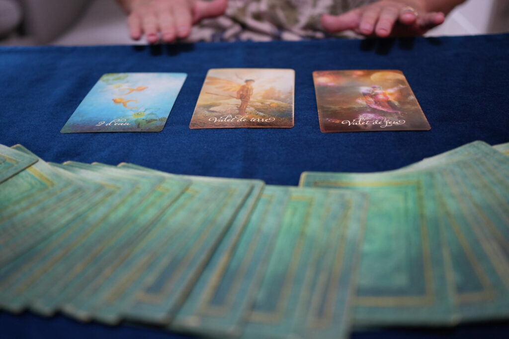 Tiragecartes2 carine lappeldelalumiere